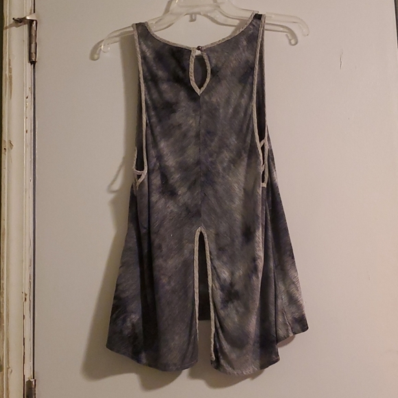 Top - Picture 2 of 4